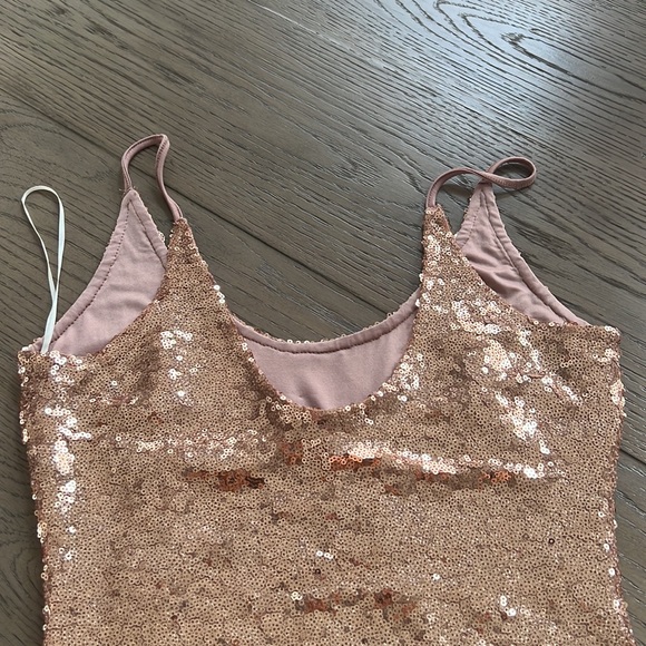 Sequin gold dress fashionnova size small great condition worn once - Picture 2 of 4